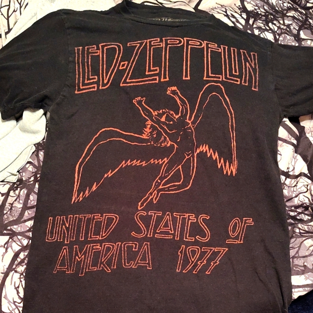 Black Unisex Led Zeppelin Tshirt.Has Been Worn But In Excellent Condition.